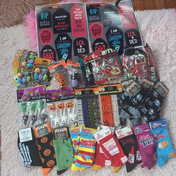 Halloween FREEBIEZ!!! 😵💀☠️👻 - Picture 1 of 6
